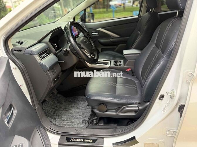 Mitsubishi Xpander Cross 2024 Trắng 7 chỗ
