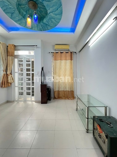 Nhà nguyên căn Nguyễn Duy Dương. DT 3,8 x 7,5m, 3 tầng ST