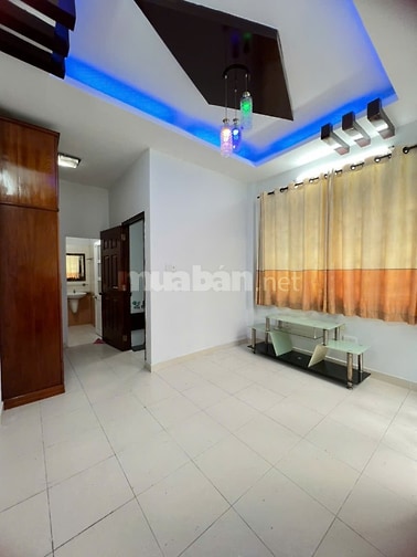 Nhà nguyên căn Nguyễn Duy Dương. DT 3,8 x 7,5m, 3 tầng ST