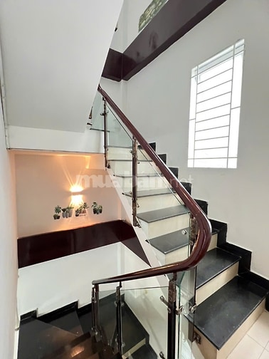 Nhà nguyên căn Nguyễn Duy Dương. DT 3,8 x 7,5m, 3 tầng ST