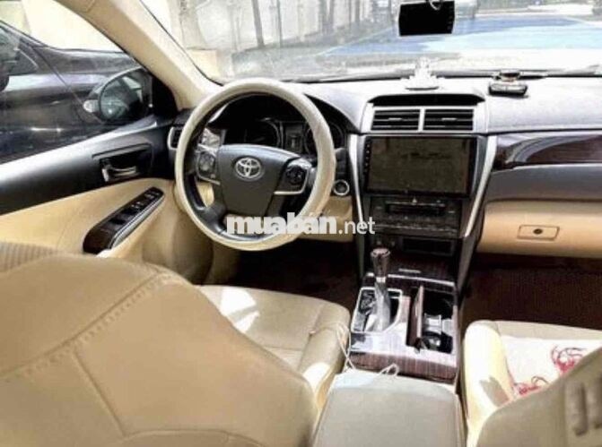 Toyota Camry 2018 5 chỗ Đen
