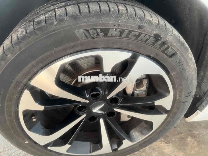 VinFast Lux A2.0 2022 Plus 16800 km Trắng