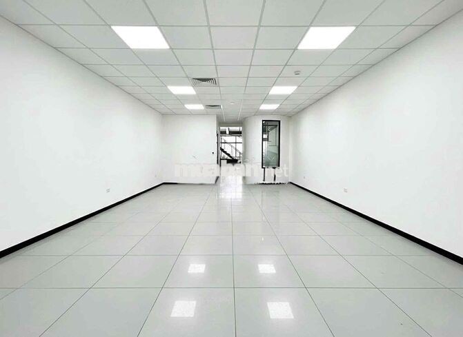 SIÊU PHẨM MỚI HOÀN THIỆN - 70A Thành Thái , P.12, Q10 - có hầm, thang
