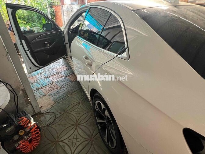 VinFast Lux A2.0 2022 Plus 16800 km Trắng