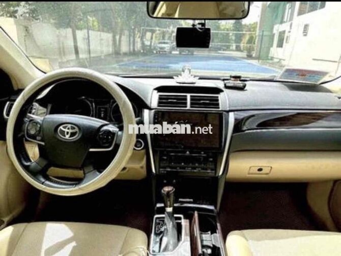Toyota Camry 2018 5 chỗ Đen