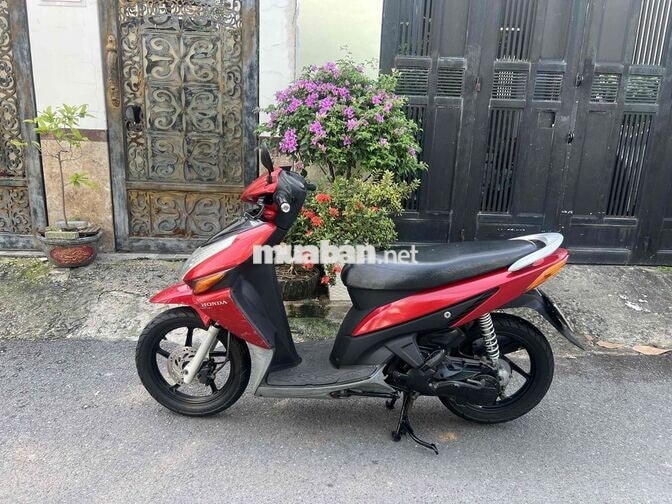 Honda Click màu Đỏ đen