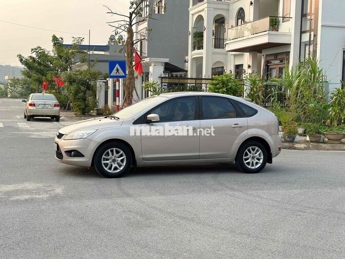 Ford Focus số tự động đẹp xuất sắc độ full đồ chơi