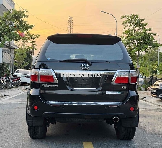 Toyota Fortuner 2011 V 7 chỗ Đen
