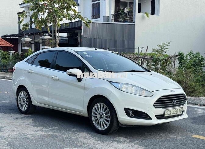 Ford Fiesta Titanium Trắng 5 chỗ