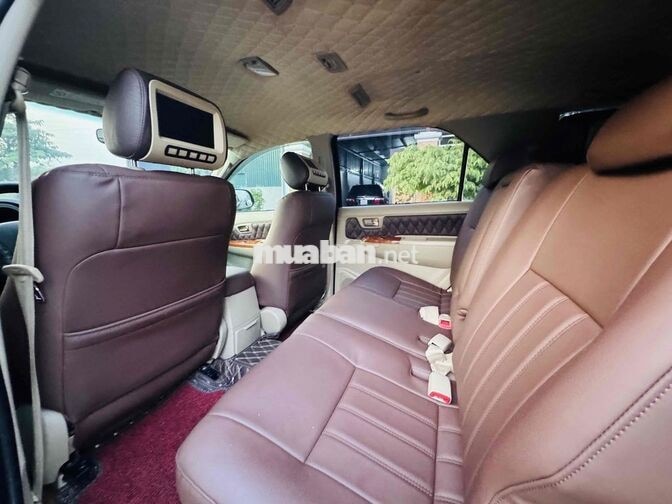 Toyota Fortuner 2011 V 7 chỗ Đen