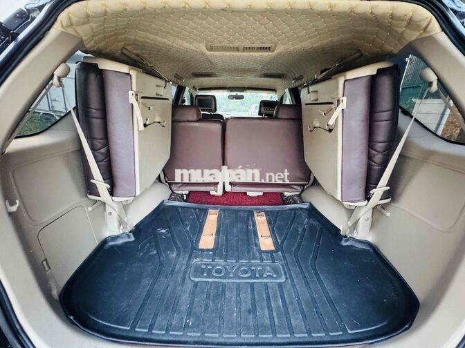 Toyota Fortuner 2011 V 7 chỗ Đen