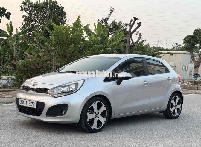 Kia Rio Hatchback Bạc 5 chỗ Tự động