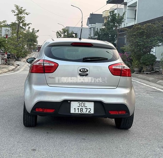 Kia Rio Hatchback Bạc 5 chỗ Tự động