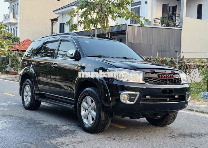 Toyota Fortuner 2011 V 7 chỗ Đen