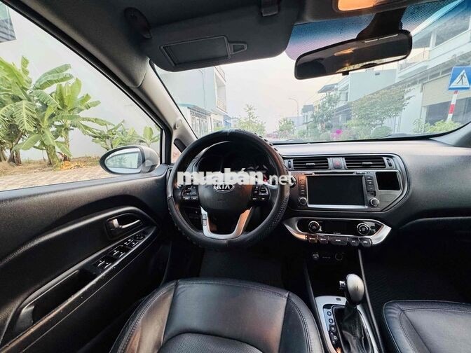 Kia Rio Hatchback Bạc 5 chỗ Tự động