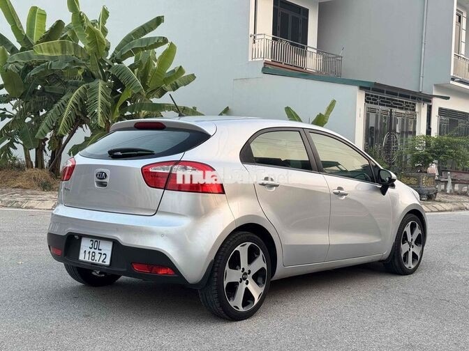 Kia Rio Hatchback Bạc 5 chỗ Tự động