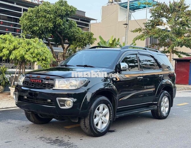 Toyota Fortuner 2011 V 7 chỗ Đen