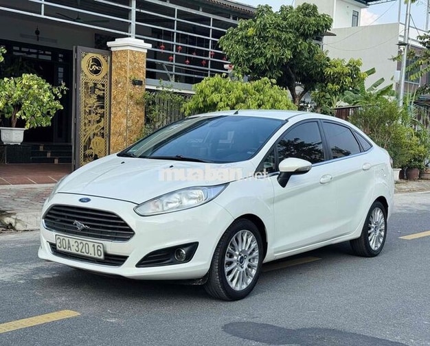 Ford Fiesta Titanium Trắng 5 chỗ