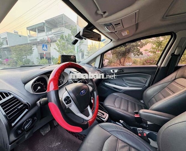 Ford EcoSport Titanium Trắng 5 chỗ