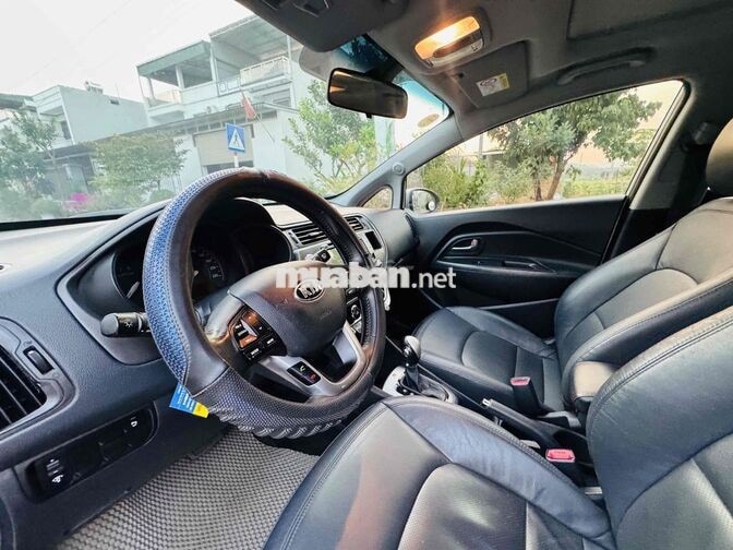 Kia Rio Hatchback Bạc 5 chỗ Tự động