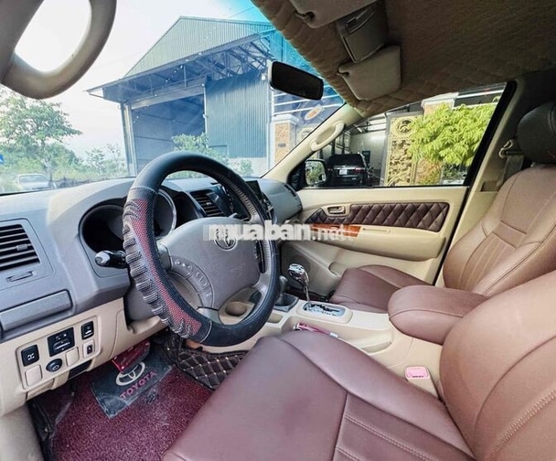 Toyota Fortuner 2011 V 7 chỗ Đen