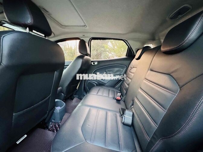 Ford EcoSport Titanium Trắng 5 chỗ