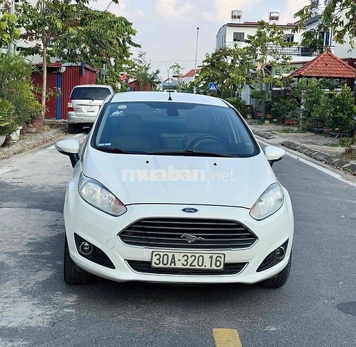 Ford Fiesta Titanium Trắng 5 chỗ