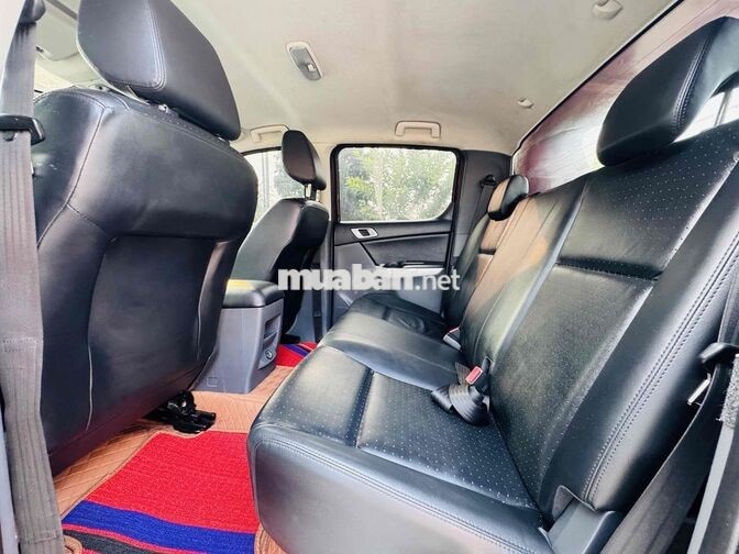 Mazda BT-50 5 chỗ Tự động Dầu đỏ