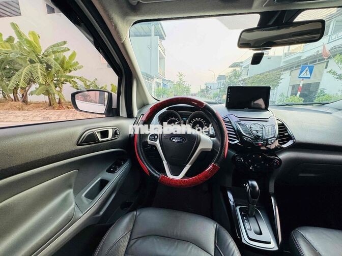 Ford EcoSport Titanium Trắng 5 chỗ