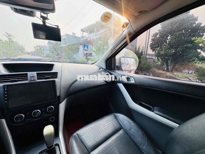 Mazda BT-50 5 chỗ Tự động Dầu đỏ