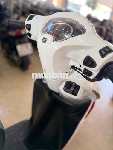 Honda Vision màu trắng