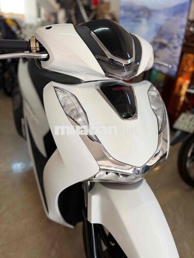 Honda SH 125 màu trắng