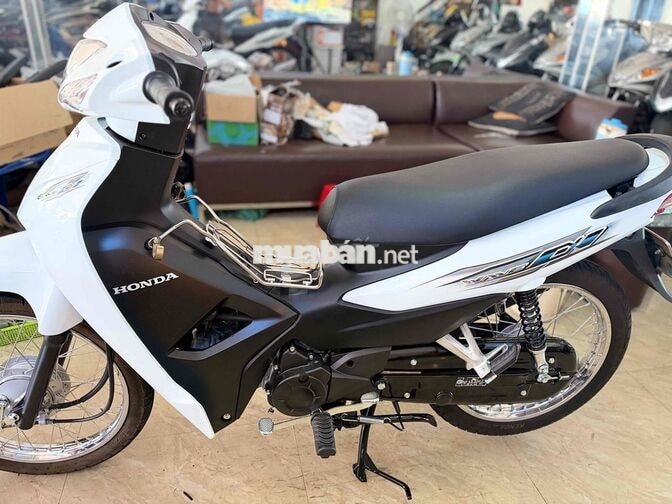 Honda Wave Alpha màu trắng