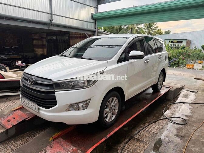 Toyota Innova 2018 2.0E Trắng