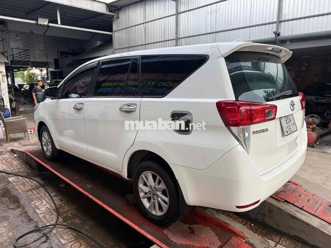 Toyota Innova 2018 2.0E Trắng