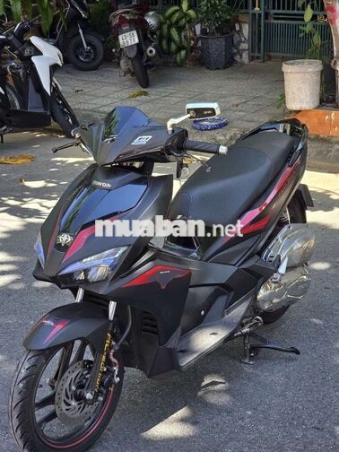 Honda Air Blade màu Đen đỏ