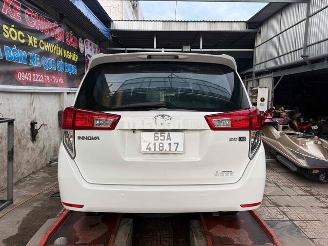 Toyota Innova 2018 2.0E Trắng