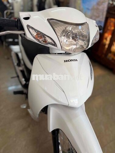 Honda Wave Alpha màu trắng