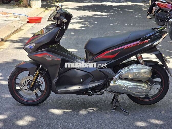 Honda Air Blade màu Đen đỏ