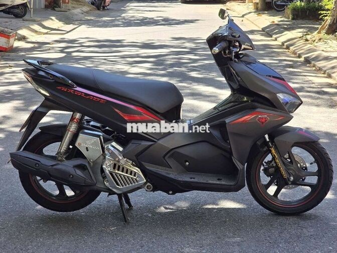 Honda Air Blade màu Đen đỏ