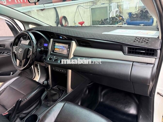 Toyota Innova 2018 2.0E Trắng