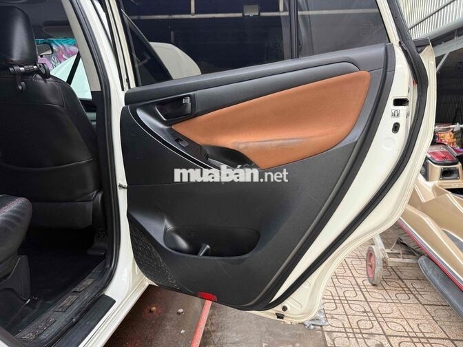 Toyota Innova 2018 2.0E Trắng