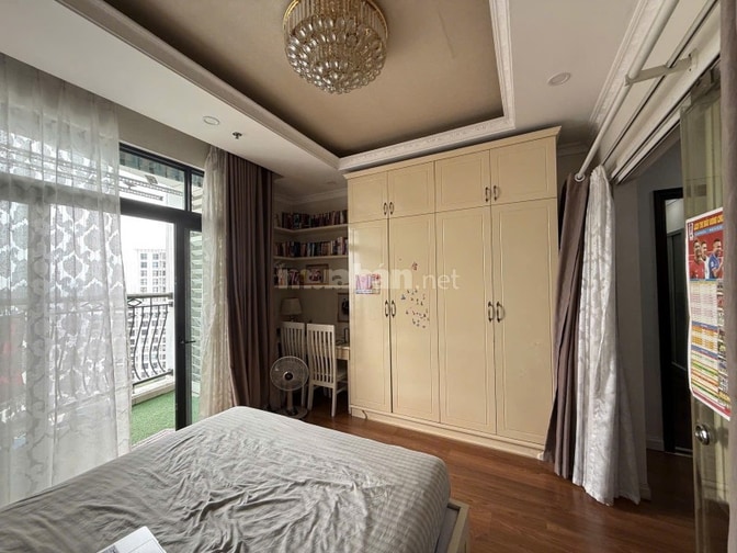 Bán gấp chung cư Royal Citi 72A Nguyễn Trãi, Dt 125m2, chào 15 tỷ.