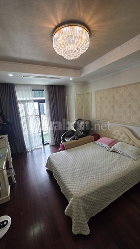 Bán gấp chung cư Royal Citi 72A Nguyễn Trãi, Dt 125m2, chào 15 tỷ.