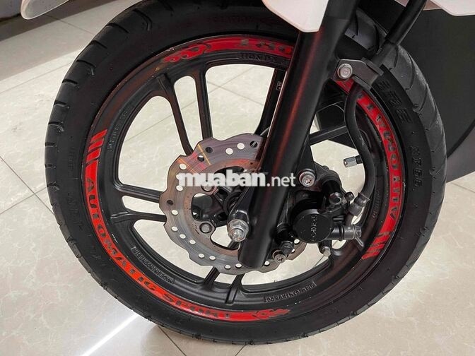 Honda Vario màu trắng