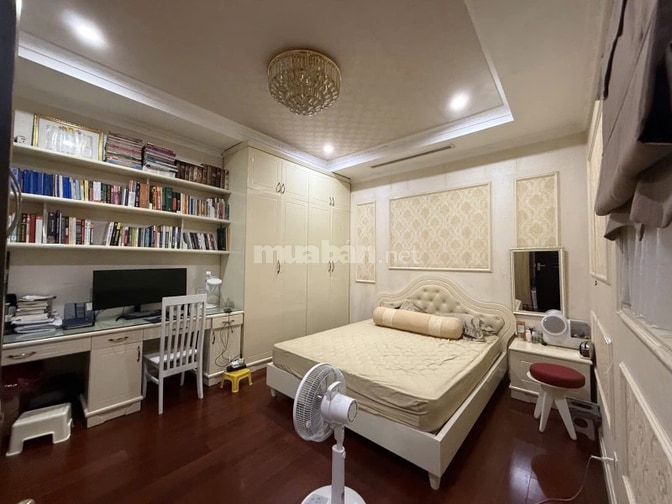 Bán gấp chung cư Royal Citi 72A Nguyễn Trãi, Dt 125m2, chào 15 tỷ.