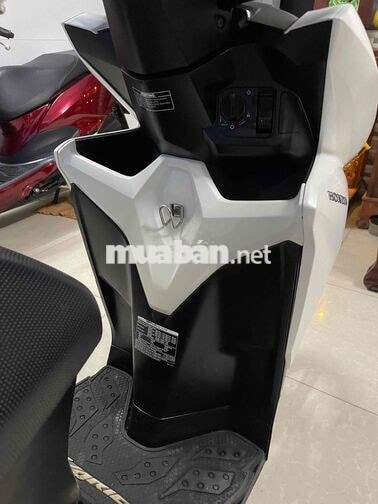 Honda Vario màu trắng