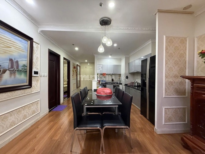 Bán gấp chung cư Royal Citi 72A Nguyễn Trãi, Dt 125m2, chào 15 tỷ.