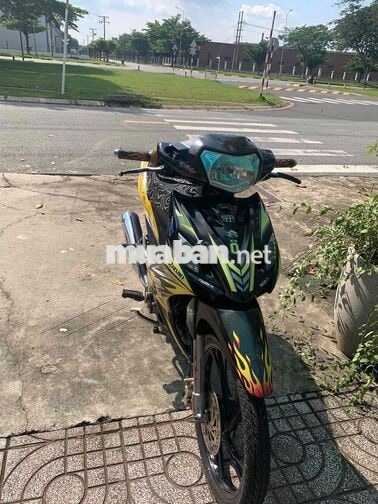 Suzuki Axelo 2014 màu vàng đen