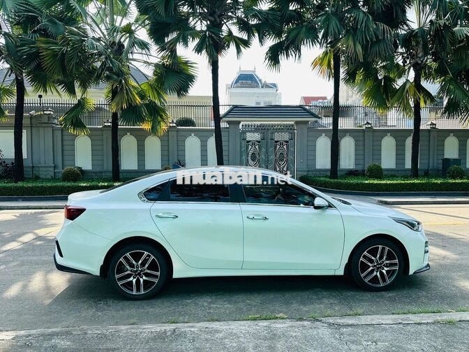 Kia Cerato 2018 1.6 MT 10 vạn km trắng